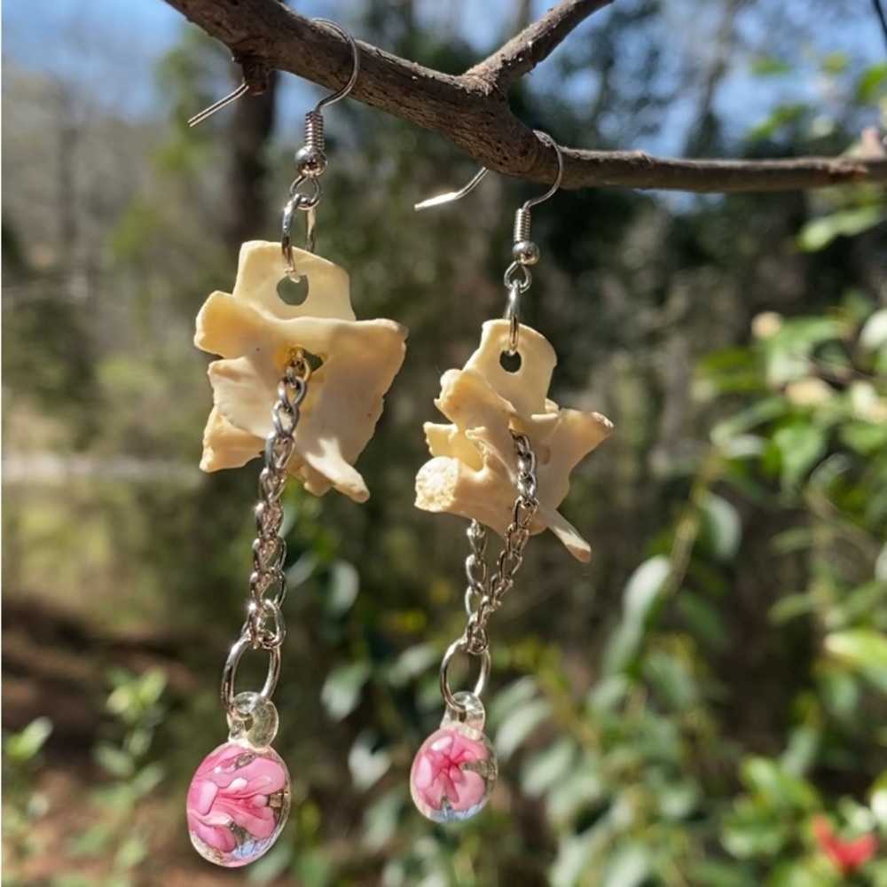 Real Possum Vertebrae Glass Flower 🌸 Charm Earrings - Picture 7 of 17